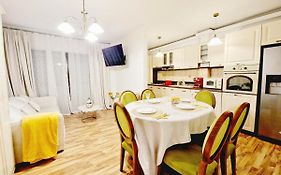 Spacious 3 Rooms 5* Mansion Near Muzeului Square. Free Parking